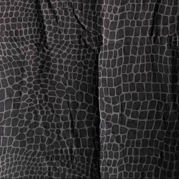 EQUIPMENT FEMME Silk Button Front Blouse Snake Print Black XS - Picture 4 of 5